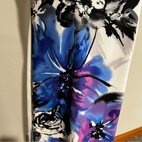 Sleeveless floral knee length dress - Picture 6 of 14